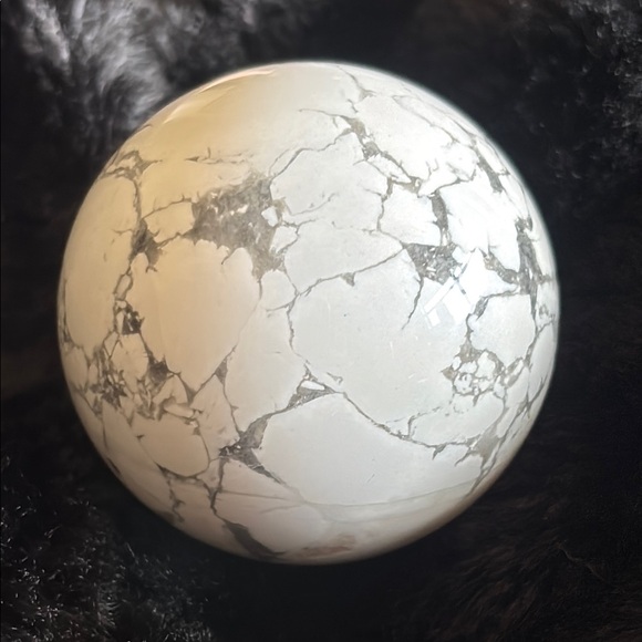 Howlite sphere - Picture 3 of 8